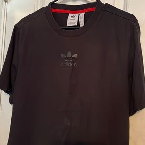 Adidas Large black t-shirt